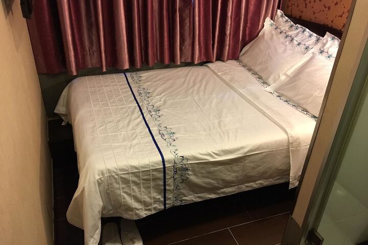 Room 43 of 73