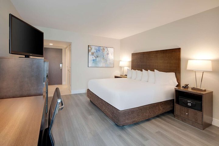 Room 6 of 38