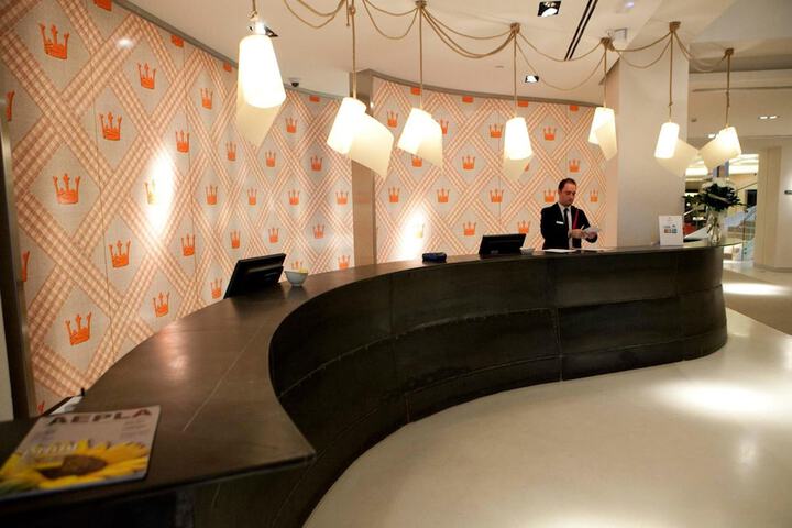 Entrance & Lobby