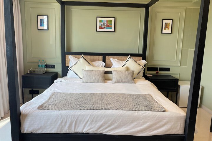 Room 7 of 19
