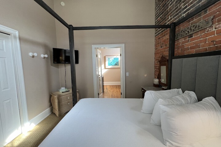 Room 72 of 142