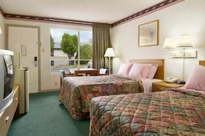 2 Double Beds (4 of 8)