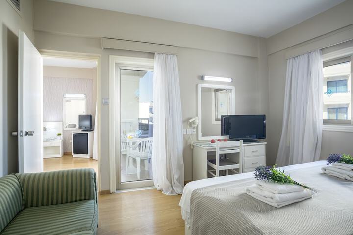 Room 9 of 53