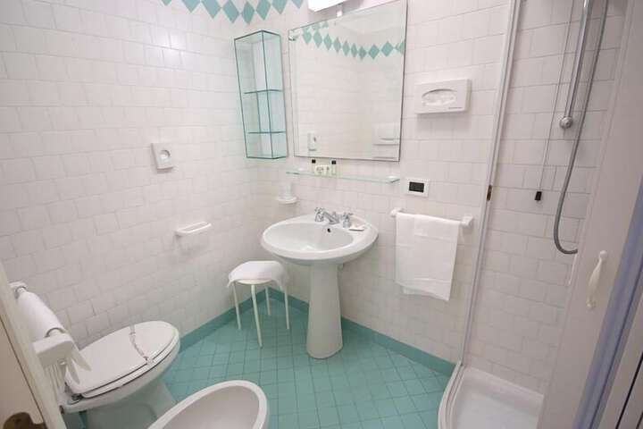 Room 64 of 110