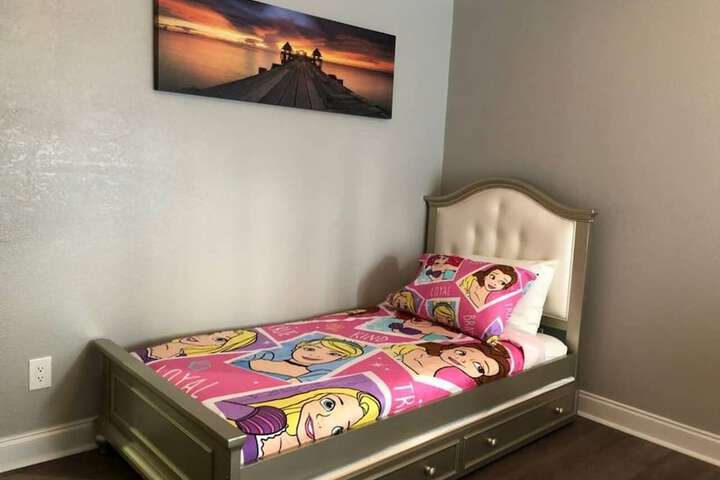 Room 4 of 39