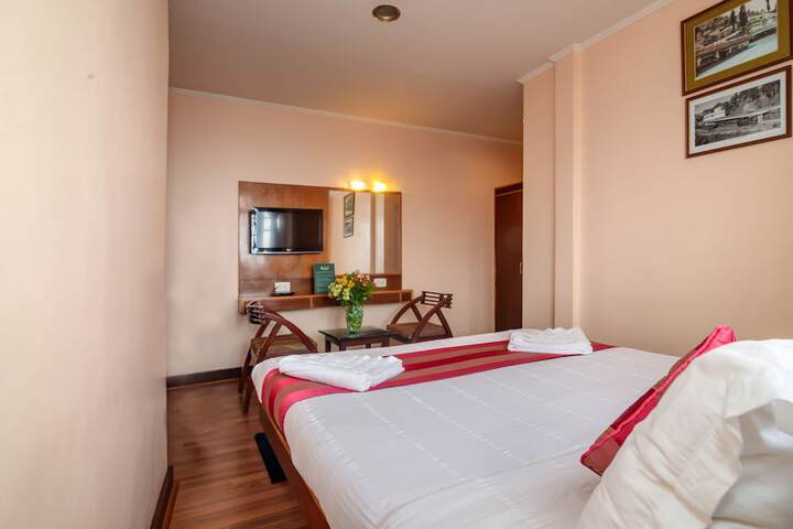 Room 2 of 8