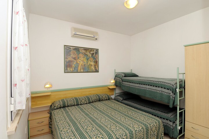 Room 4 of 19