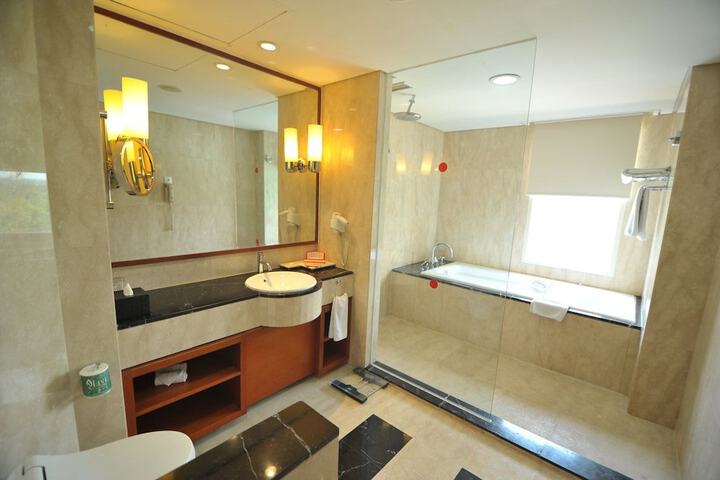Room 25 of 46