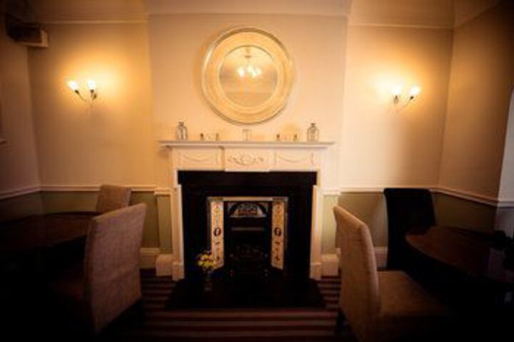Lounge 103 of 109