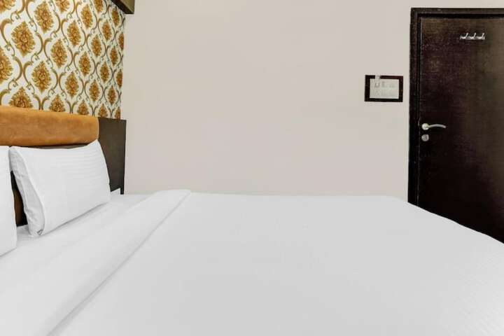 Room 8 of 10