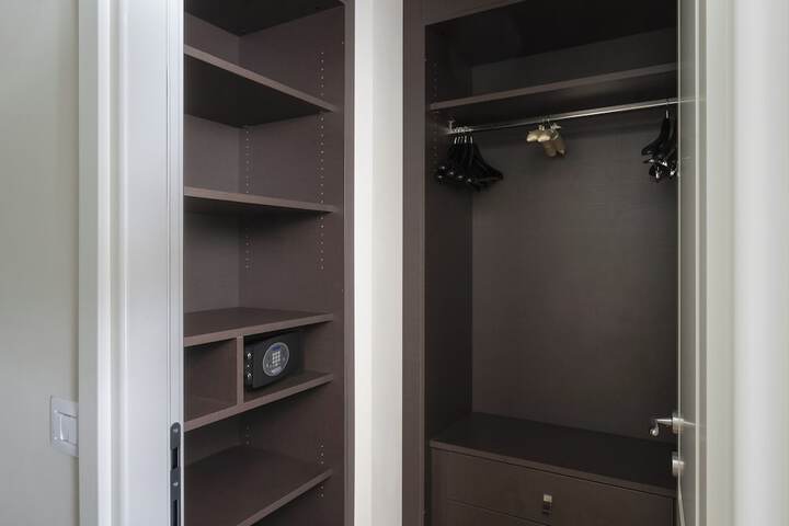 Room 32 of 101