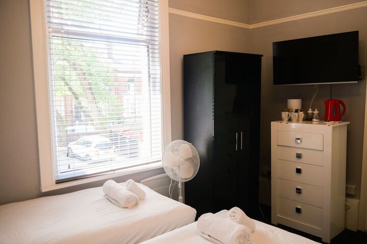 Room 8 of 105