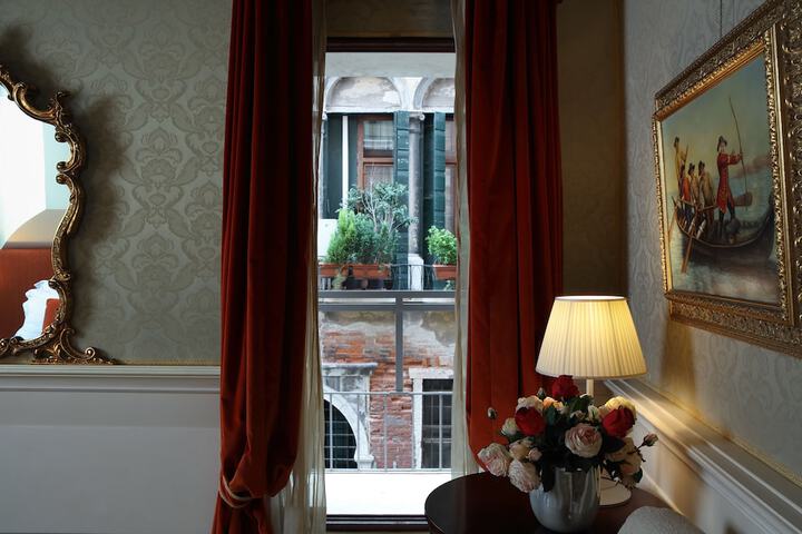 Room 46 of 290