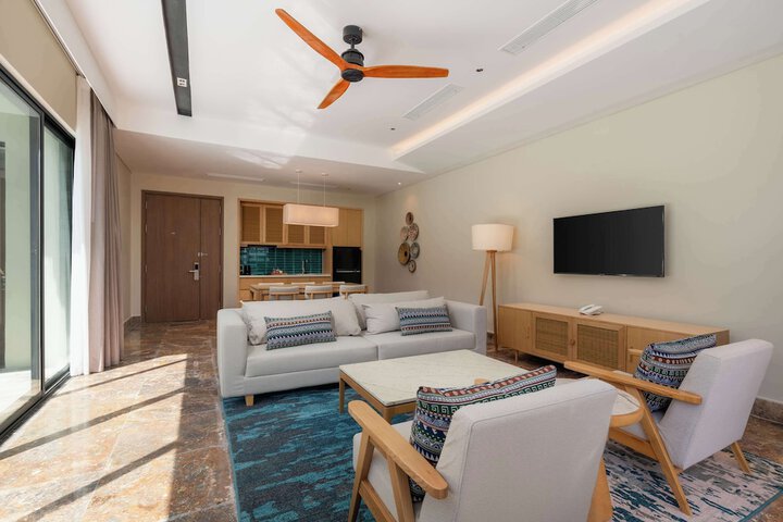 Room 43 of 182
