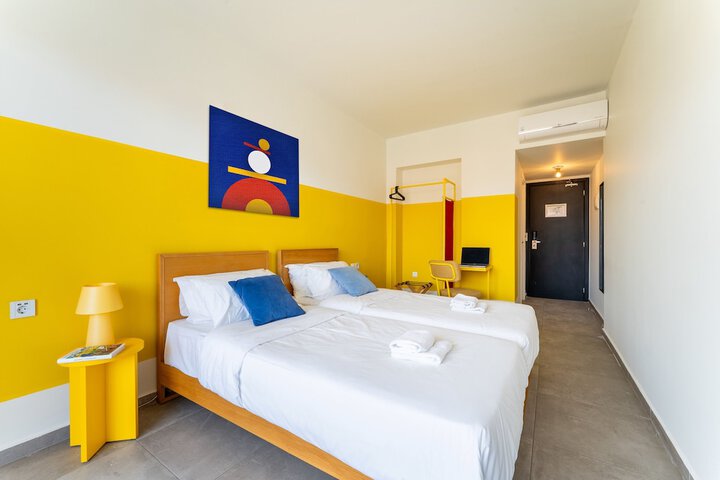 Room 9 of 43