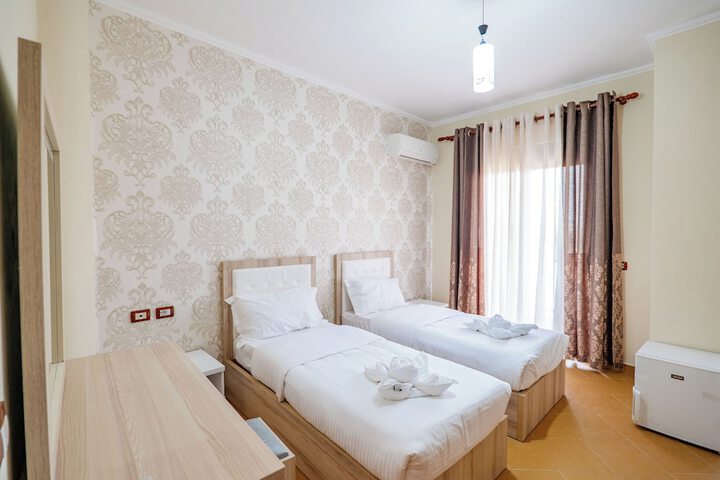 Room 21 of 77