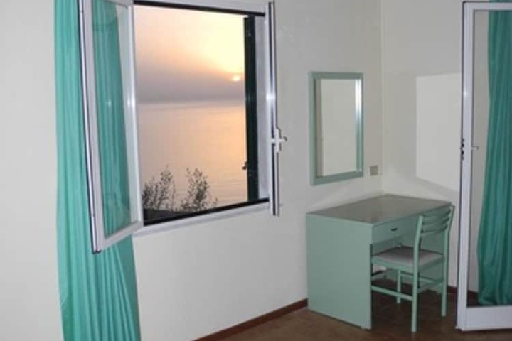 Room 16 of 40