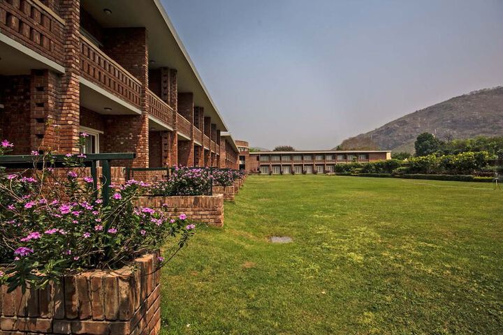Hotel Exterior 16 of 16