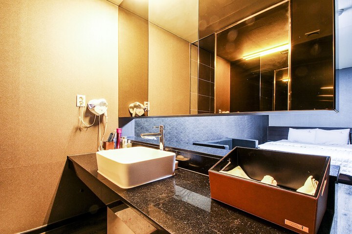 Room 75 of 95