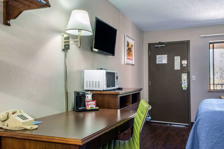 Room 14 of 42