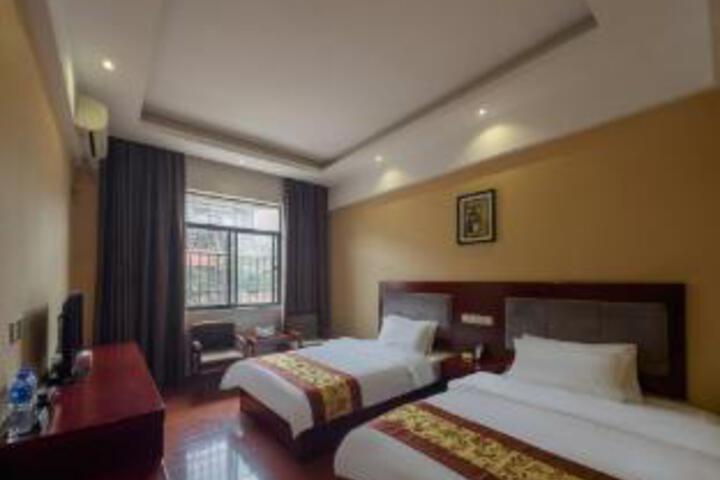 Room 7 of 9