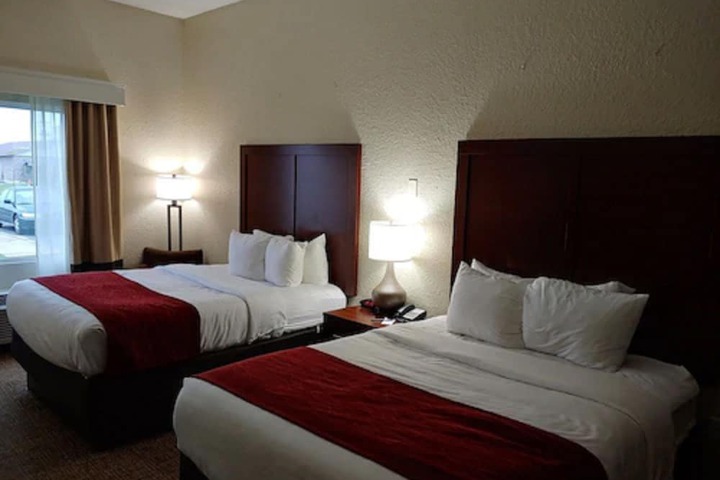 2 Queen Beds (8 of 13)