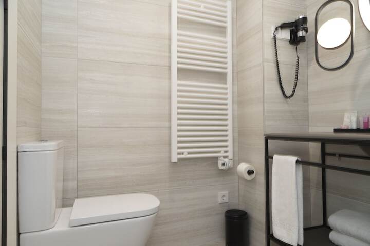 Room 70 of 91