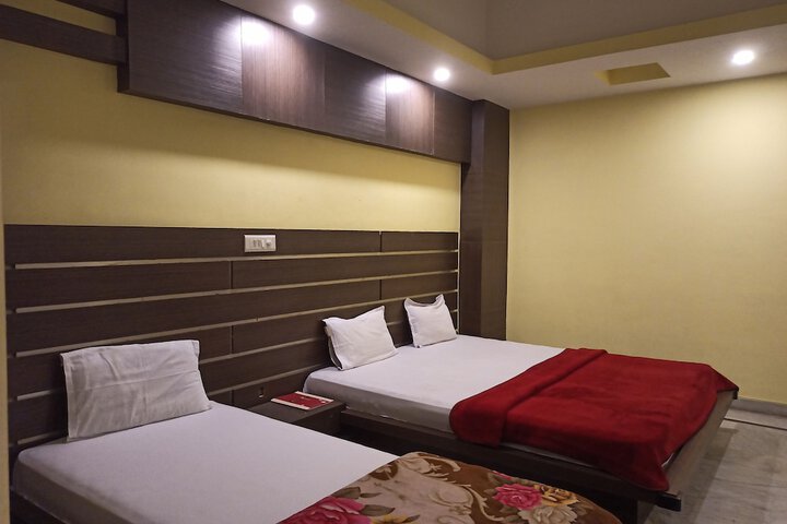 Room 17 of 34