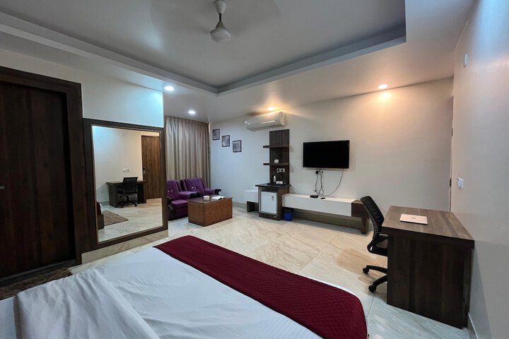 Room 15 of 38