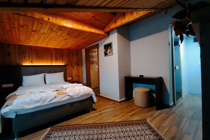 Room 13 of 34