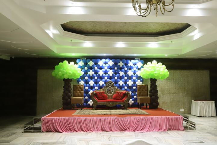 Ballroom/Hall 114 of 130
