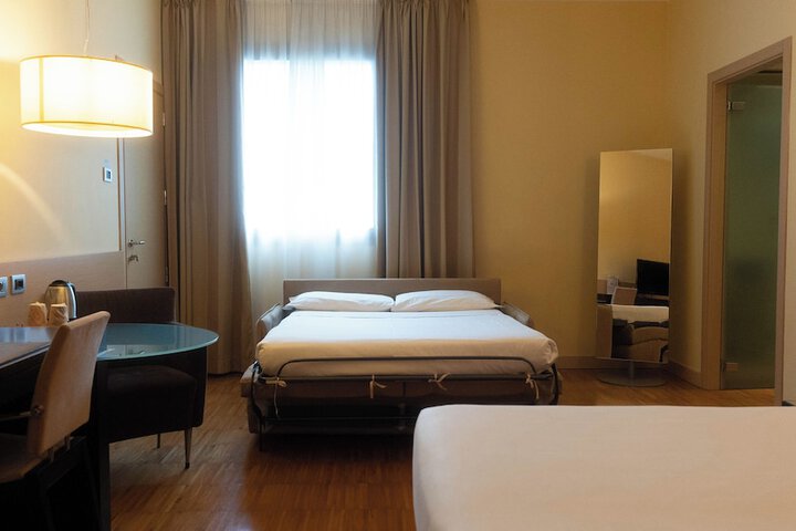 Room 38 of 132