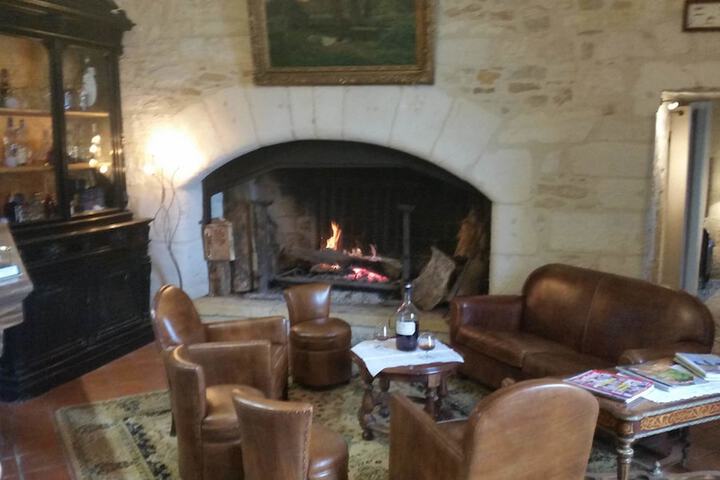 Lounge 72 of 153
