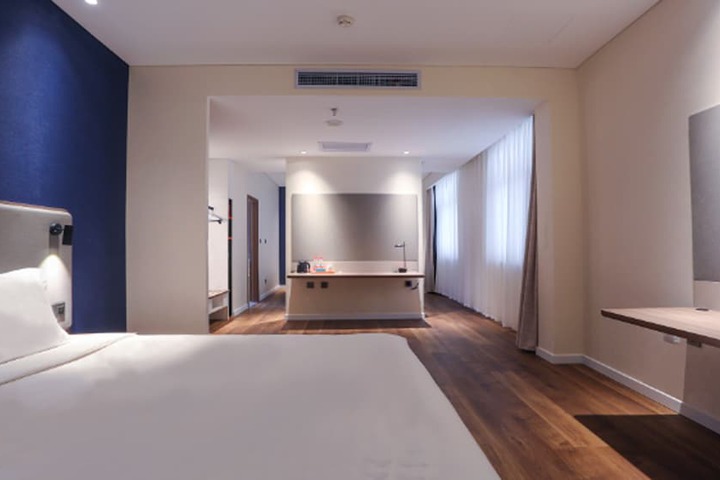 Room 11 of 22