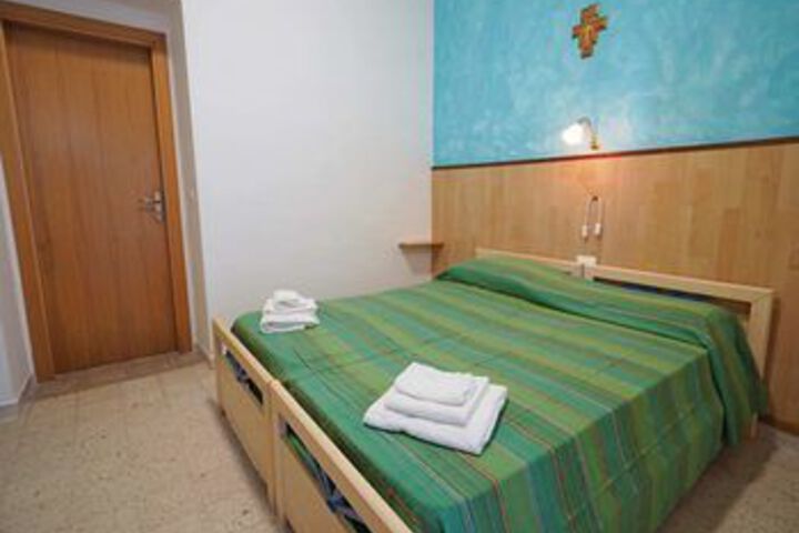 Room 16 of 23