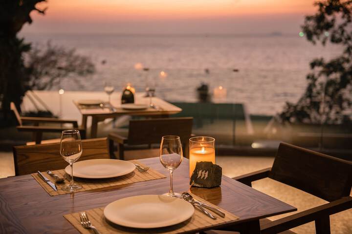 Dining 44 of 57
