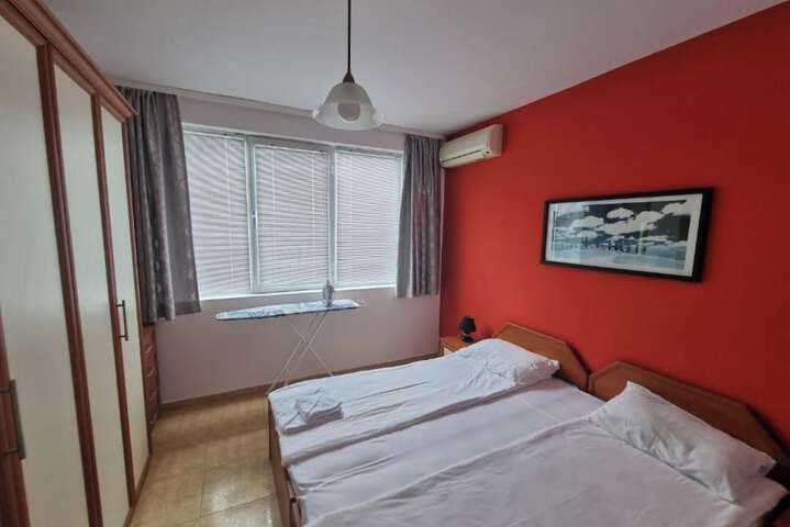 Room 9 of 102