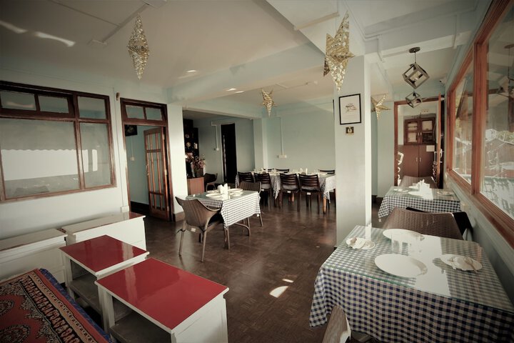 Dining 22 of 25