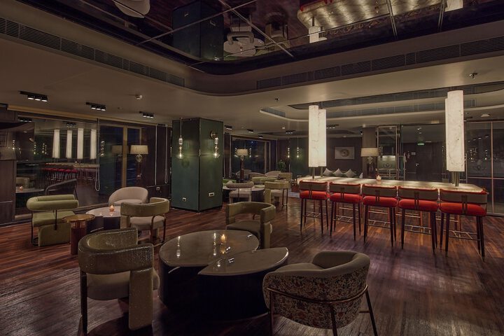 Lounge 118 of 126