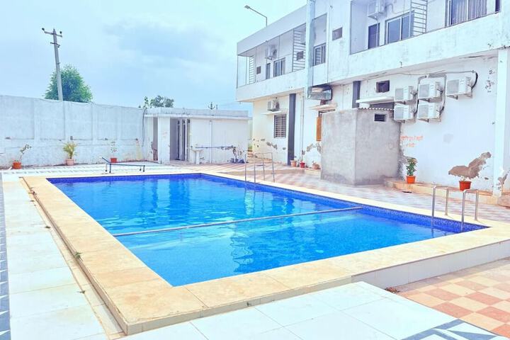 Pool 10 of 12