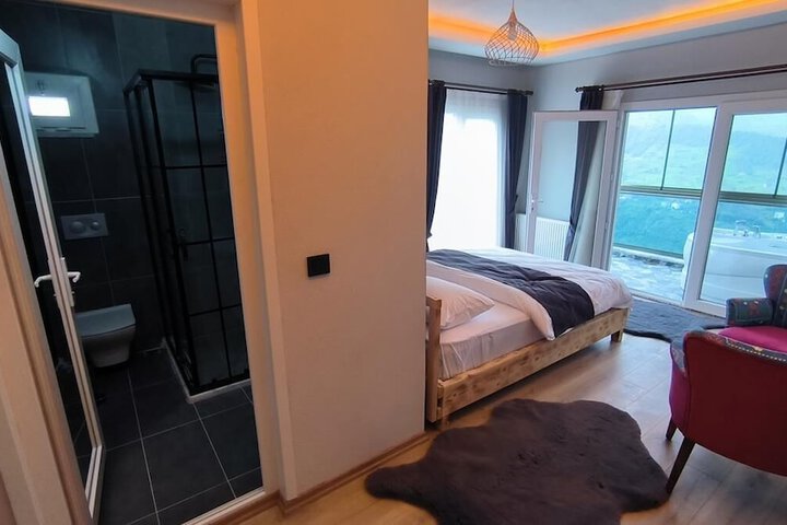 Room 4 of 16