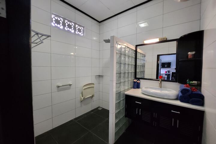 Room 53 of 111
