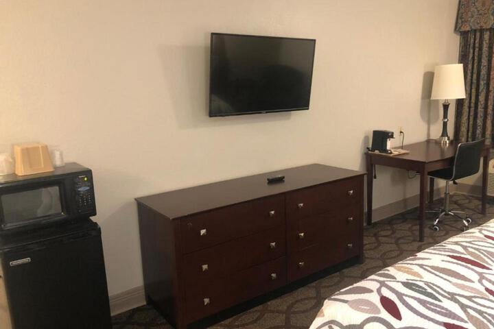 ADA Deluxe 2 Queen Beds (1 of 10)