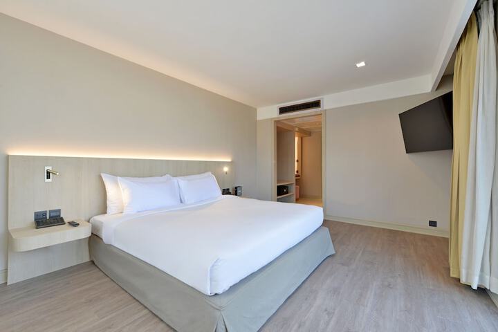 Room 13 of 125