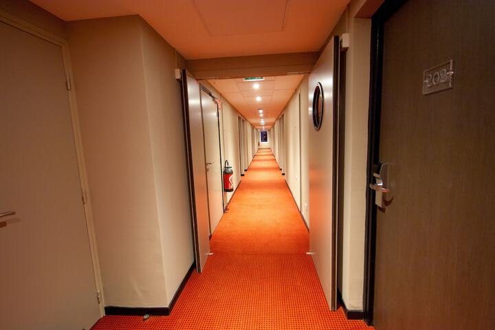 Ballroom/Hall 76 of 84