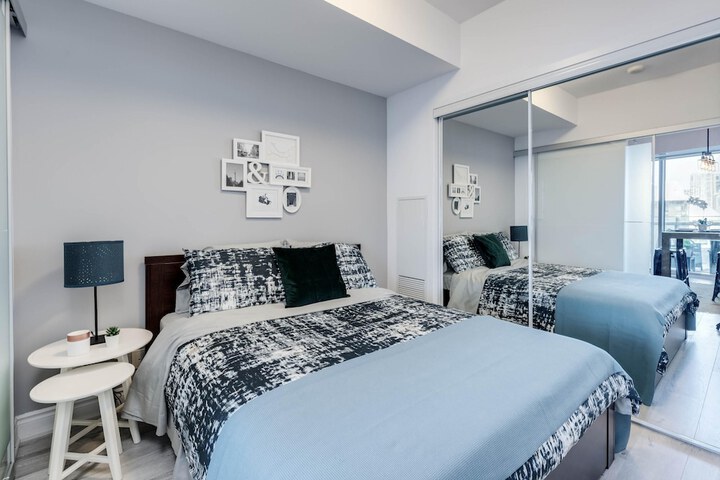 Room 2 of 6
