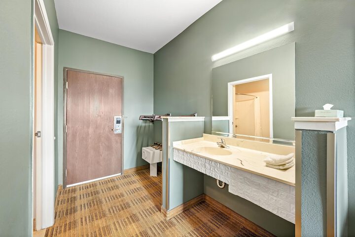 Room 20 of 32