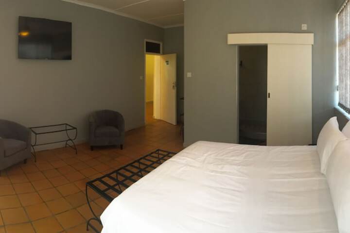 Room 3 of 42