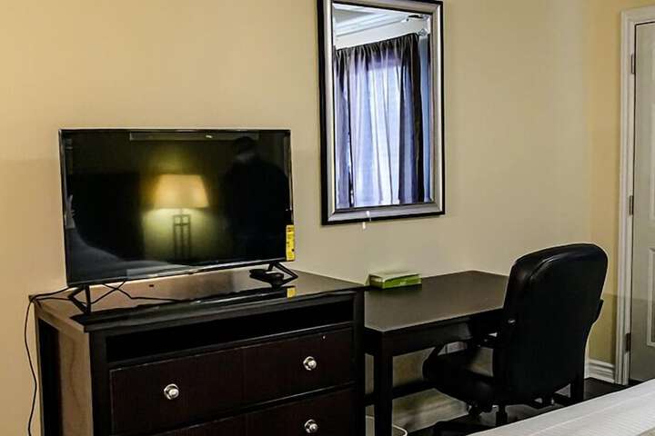 Room 8 of 12
