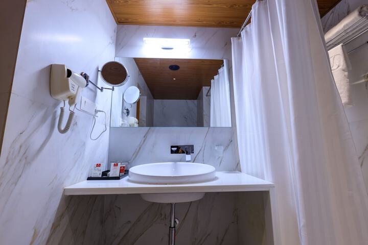 Room 15 of 31